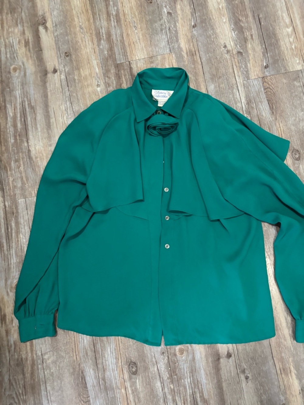 Vintage Style Emerald Green Blouse with Bow Neck